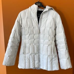 Alfani outerwear winter coat in size S white in colour and downfilled.